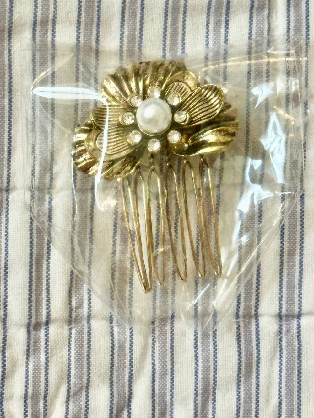 Floral Hair Comb Flower Clear Stones white bead, gold tone, small vintage style